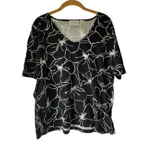 Liz Claiborne Women's Sz: L Shortsleeve Black and White Etched Print Top